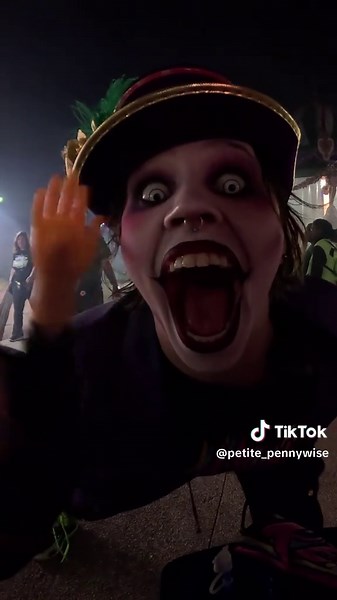 We can’t wait to get some scares in Festevil this year!!! We hear they’re escaping Festa and making their way to Italy!! 🇮🇹 #howloscream #haunt #spooky #scareactor #scare