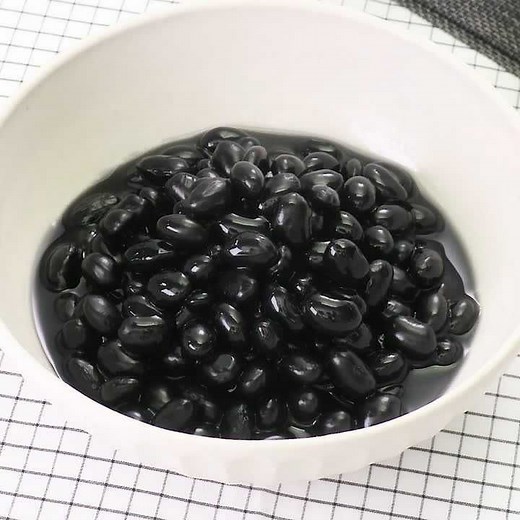 上品な甘さ♪ 炊飯器で黒豆煮のレシピ動画・作り方 | デリッシュキッチン