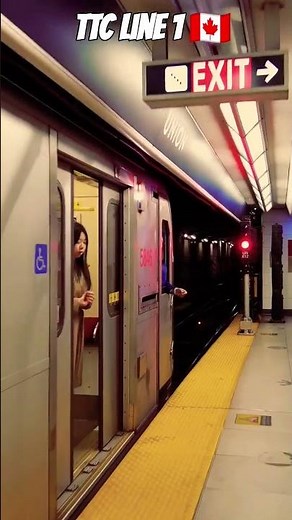 TTC's Line 1 Subway at Union Station in Downtown Toronto 🚇🍁🇨🇦