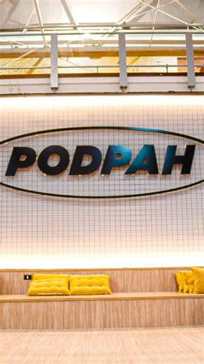 Podpah on Instagram: "Na última sexta-feira demos um passo gigante: inauguramos oficialmente a nossa nova casa! 🍾✨ Esse é apenas o começo de uma nova era no Podpah, e sabemos que ainda vem muito mais por aí. Obrigado a todos que fazem parte dessa caminhada 🫵💛"