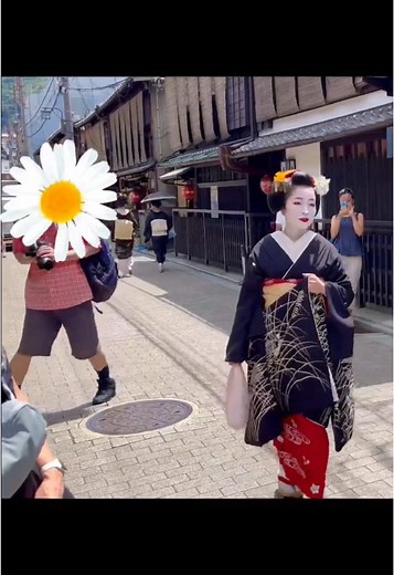 Discover the Enchantment of Maiko in Kyoto
