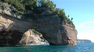 Boaters watch cliff collapse along Lake Superior in Michigan