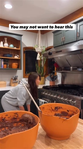 Jessica Curtis | Online Income + Digital Marketing on Instagram: "Ghost Commerce — basically a simple form of affiliate marketing — is blowing up right now, and honestly…it makes sense. People are realizing they can learn legit online skills and use them to create income streams from home using nothing more than their phone and WiFi. No inventory. No “show your face or else.” No tech background required. No big following needed. It’s not magic. It’s not “press a button and get paid.” It’s learni