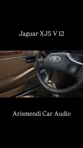 3 comments | Jaguar XJS V12. Radio la cual se mantiene de aspecto...