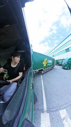 Lùi xe đầu kéo to cực đỉnh, nữ tài xế thực hiện quá nhanh và chính xác #truckdriver #automobile