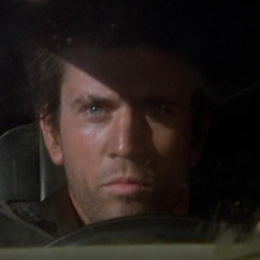 19K views · 71 reactions | U rijdt hier 200, mag dat?  Mad Max 2: The Road Warrior | Dinsdag 20:30 #ParamountNetworkFilms | Paramount Network Nederland | Facebook