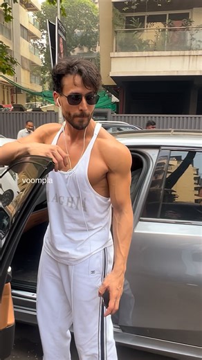 Voompla on Instagram: "scenes as tiger shroff pops out in bandra"