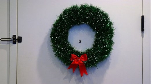 How to make a DIY Christmas wreath using a pool noodle