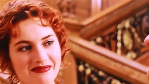 三星85寸大屏，超高清自由切换，即插即用太省心了！家庭影院秒变会议室，畅享多场景智慧生活。