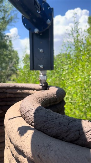 Muddy Robots building the biggest printed adobe structure in the world