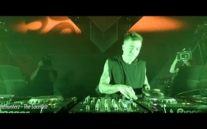 Headhunterz（猎头）在2017年强势回归，精选硬派曲