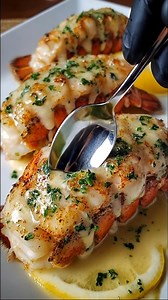 Creamy Garlic Butter Lobster Tails Ingredients: 4 lobster tails (thawed if frozen) 4 tablespoons unsalted butter (divided) 3–4 cloves garlic, minced ...... Full Recipe in Coʍmеոτ 💬 | Tasty Queen