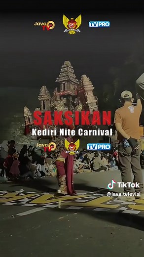 KEDIRI NITE CARNIVAL 2025 Pesta malam penuh warna dan budaya! Tonton kemegahannya secara EKSKLUSIF hanya di Java TV! 📍 17 Juli 2025 ⏰ 18.00 – 22.00 WIB 📺 Live di: YouTube | Instagram | Website Java TV @javatv_official Saksikan parade kostum spektakuler, tarian tradisional, dan seni pertunjukan dari Kediri yang memukau dunia! Jangan lewatkan! Karena kemeriahan ini cuma terjadi sekali dalam setahun www.javanewstv.com #KediriNiteCarnival #JavaTV #EksklusifDiJavaTV #KarnavalKediri #EventKediri2025