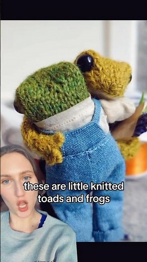 Knitted frogs stop motion ‪@indiacrawford‬ #textileart #knitting #stopmotion #artreview