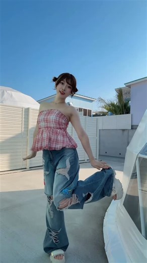 🍥平野友里(ゆり丸)🍥 on Instagram: "🌺 すっかり秋モードですが、より涼しくなっちゃう動画 インスタにも載せちゃうよ〜〜ん 夏も冬もだいすきっ 冬たのしみだけど、まだ夏さみしい〜〜の気持ち7割♡ でも秋も楽しみたい3割♡ 女の子は気分屋さんなんだよ〜〜🎀 ・ ・ ・ ・ #ゆり丸 #yurimaru #平野友里 #アイドル #ライブアイドル #ソロアイドル #tiktok #followｍe #fyp #踊ってみた #ダンス #ゆり丸コーデ #grl #grlコーデ #プチプラ #プチプラコーデ #女子旅 #西丸旅"