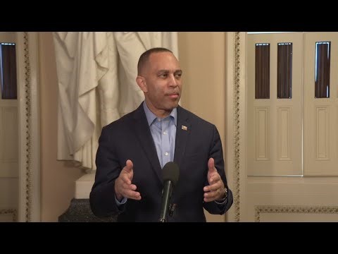 Hakeem Jeffries says Mike Johnson 'sent Republicans home' after DHS funding failure