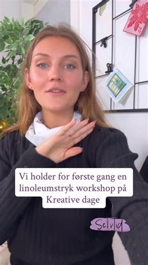 Linoleumstryk med @selvtid på Kreative Dage! ✨ Kom med bag kulisserne, når Sofie Meilstrup fra Selvtid viser, hvordan du nemt kan komme i gang med linoleumstryk - en kreativ og alsidig grafisk teknik, perfekt for begyndere! 👩🏼‍🎨 Workshoppen foregår den 24. Oktober kl. 14.00 på Workshop Scenen, og du får både teknikker, tips og mulighed for at trykke dit eget motiv. 🛍️ Husk at købe din materialepakke på Selvtids stand inden start - og kig forbi bagefter, hvor du kan trykke dit motiv helt grat
