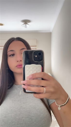 ella.jhh (@ella.jhh)’s videos with original sound - Mia 🙏