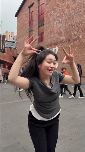 猪八戒背媳妇 Zhu Bajie Carrying His Wife – Finger Dance & Sing Cover Original Choreography by Fengbao