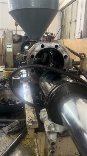 Hydraulic jack seal changing process