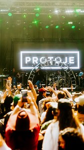 From Cali Roots to COLORS! 💥 #Protoje kicked off his first @colorsxstudios performance with anthem ‘BIG 45’ 🇯🇲💥👑 Congratulations @protoje 💯✊🏾 📹 @colorsxstudios 📸 @capturesby.liz ⛓️‍💥 In Story | California Roots