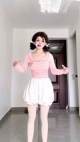 Barbin.ili芭比 on Instagram: "给你一记小拳拳"