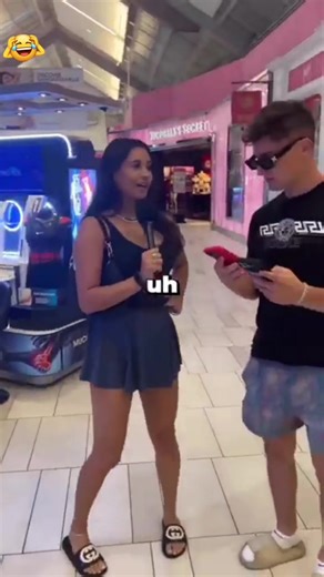 Kiss 💋 or slap 👋🏻 #kiss #slap #pranks #fyp #kissorslaptiktok