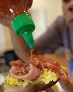 125K views · 3.5K reactions | 20/10 BREAKFAST BAGEL RECIPE 藍 #rollitupk #bagelsandwich | Rollitupk | Facebook