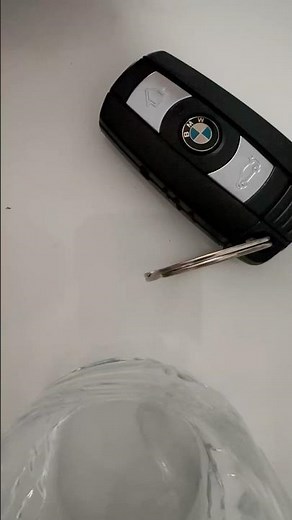 BMW Schlüssel Batterie tauschen ( öffnen )