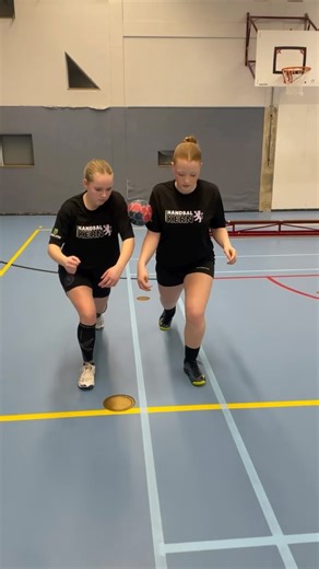 48K views · 372 reactions | Leg and jump strength exercises in pairs  @handbalkern #work #workout #team #powergirls #girls #girlsteam #handball #handball #handballteam #training #handballtraining #handballworld #handballcoach #handballmotivation #handballvideo #team #sport #handballtechnique | Handballtrainings | Facebook