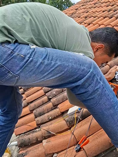 Roof Fiber Fusion#OLT #ONU #Modulator #satellite #iptv #fiber #optical #apc #upc #isp #technology #encoder #stb #gateway #demodulator #transcoder #transmodulator #IPTV #SERVER #T2