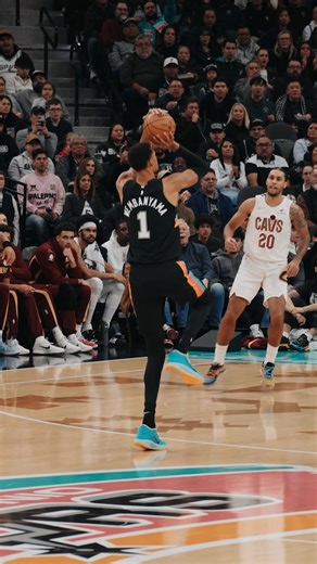 Vic in his bag of tricks tonight 🪄 🌟 Vote #NBAAllStar 📺 NBA on NBC | San Antonio Spurs