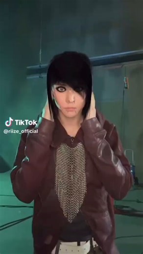 lu capek capek kerja nyari duit yg mana kerjanya nyuruh aegyo mulu wajar kali ngebul