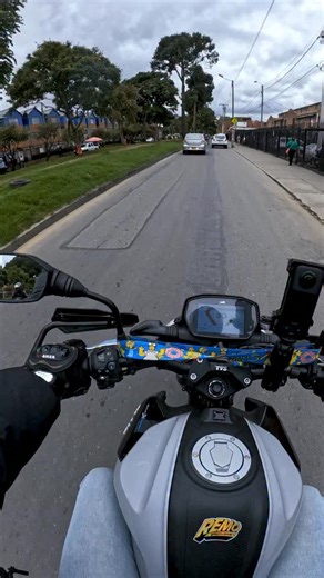 Remo on Instagram: "Acá está la explicación de los gonzos 🤣💖 #moto #motociclista #motocicleta #bogota #gonzo"