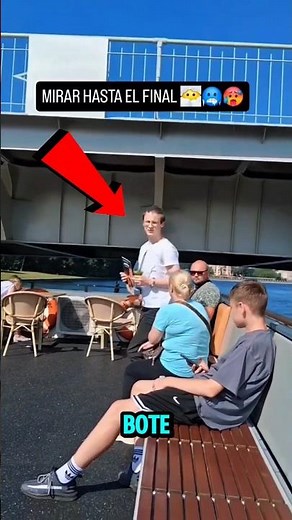 "¡Se salvó por segundos bajo el puente! 🚤😱" #spanish #shorts