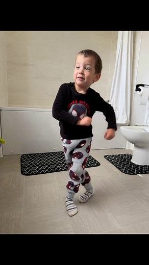 3-Year-Old Dances to Chris Brown vs Silento - Who Won?