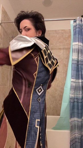 Hi. Please ignore my hair. I’m currently having troubles getting into Zhongli. Send help #genshinimpact #genshin #zhongli