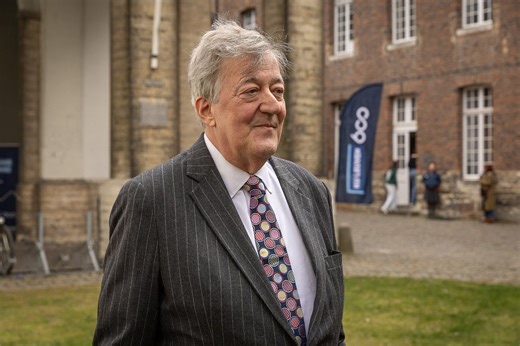 Stephen Fry sues conference for up to £100,000 after fall from stage