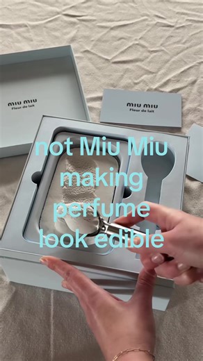 esta tarrina de helado es, en realidad, el packaging con el que @Miu Miu presentó su nuevo perfume Fleur de Lait. 🎥/ alexajustinee #highxtar #icecream #miumiu