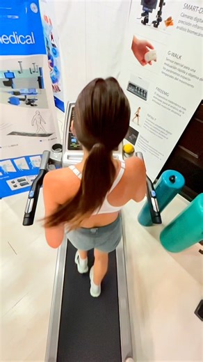 PhysioeduLab on Instagram: "#runningtest @anaherszage pasó a ver qué carajos es el “Running Test” by @pablorivaskine 🦾👣🦶🏃🏻‍♀️👟 Testeamos su postura, pisada estática y dinámica. Pero el Plus fue el test de carrera con sensor cinemático #gwalk by @btsbioengineering con el cual podemos medir la relación de la carrera y el movimiento pélvico. Objetivo: Saber qué tan simétrico y balanceado estás!!! Si hay zonas rígidas Si hay zonas hiper móviles Si hay inestabilidad Si hay movimientos compensat