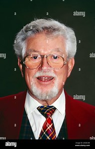 Klaus Havenstein, deutscher Schauspieler, Kabarettist, Moderator, Hörspielsprecher, Synchronsprecher, Portrait, Deutschland, 1993.  Klaus Havenstein, German actor, cabaret artist, moderator, Radio play speaker, voice actor, portrait, Germany, 1993 Stock Photo - Alamy