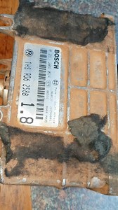 Decoding MP9 ECU with Headlamp globe Many Mechanics and Auto electricians are scared to adapt. Many would drive a 100s of kilometers to have a simple box like VW MP9 and Corsa B With Bosch motronic ecu. In this video a motronic box was decoded in Under 5 minutes without any expensive tools most items mechanics and Sparkys already have you might have to swipe your wife's tweezers. I didnt do it entirely alone have to admit I had inquisitive Rottweiler watching. Would've been quicker but had to us