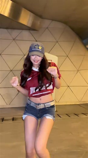 363K views · 17K reactions | 2148 Dance Studio - #FernWang #Guangdong #fypシ゚viralシ #小红书 #Kpop #rockthatbody | 1M Dancer Club | Facebook