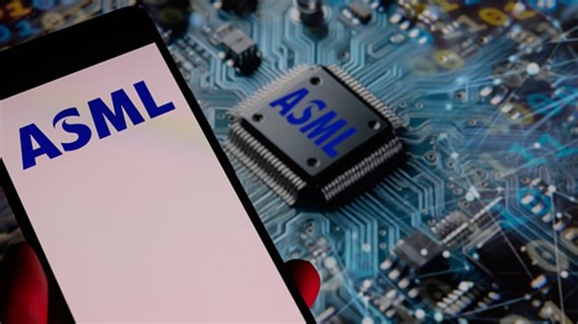 ASML shares drop 11% after the chip giant says it can’t confirm that it will grow in 2026