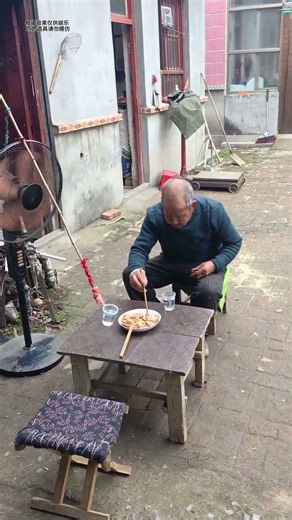 Even though I promised not to drink, I still come... The funny video is purely for 🕹️ P129