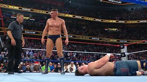 12/14，John Cena 引退戰以「拍地認輸」做結尾，離開 WWE，全場粉絲落淚。 | 一百五