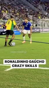 Ronaldinho Gaúcho Crazy Skills #futebol #football #Ronaldinho | Diego Freestyle