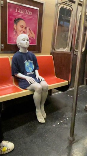 Alien Sighting in New York Subway: Unbelievable Footage