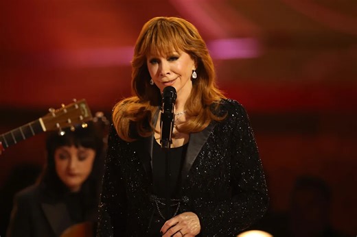 Reba McEntire's first Grammys performance was moving 'In Memoriam' ode