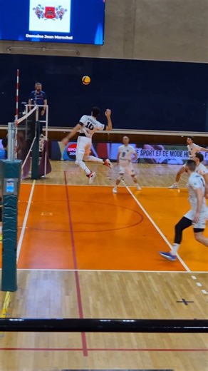 Volley Ball Chalon-sur-Saône on Instagram: "Central mode ON 🔥 Smash express, point direct 💥"